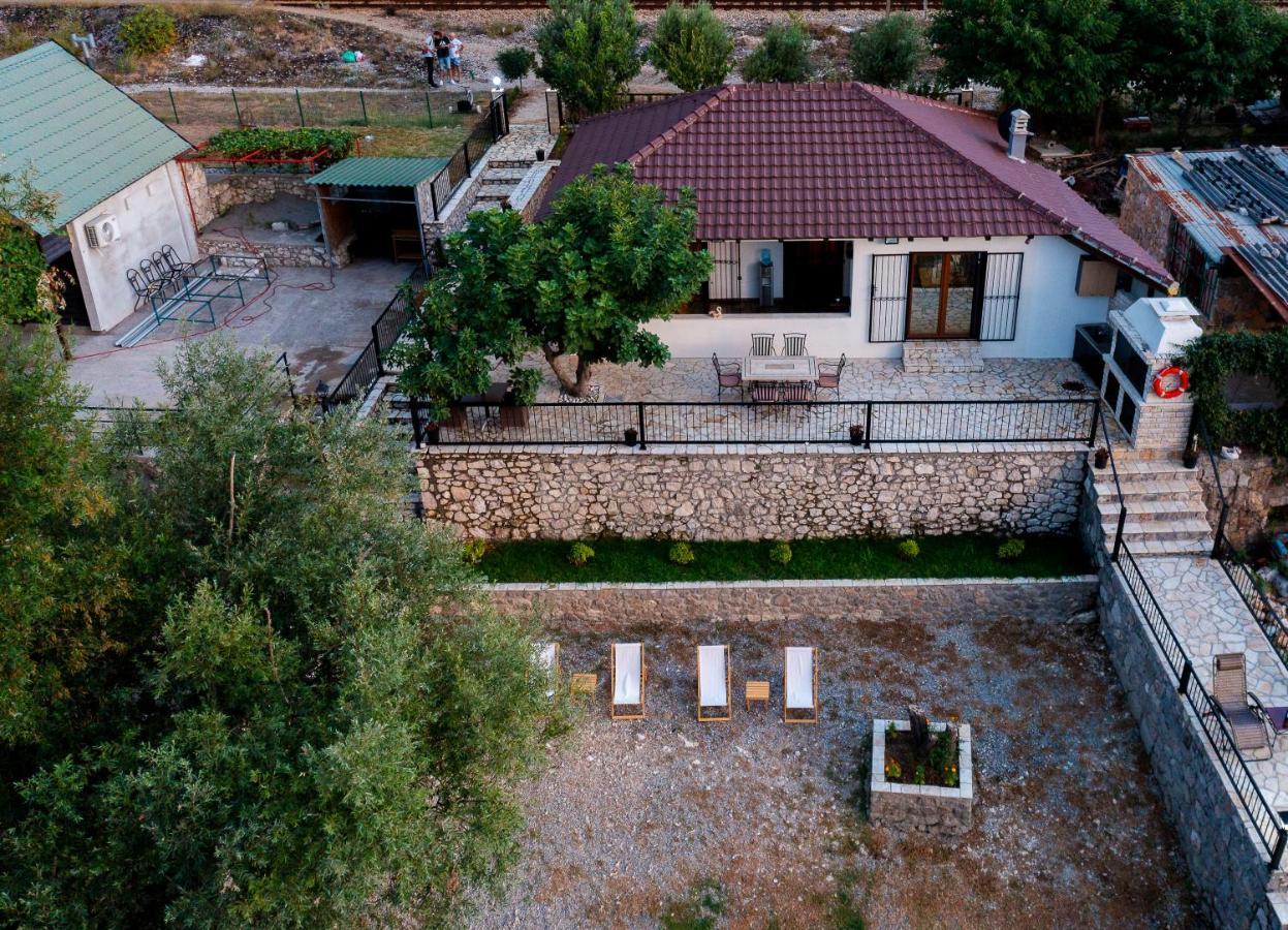 Luxury House Lotos Golubovci Exterior foto