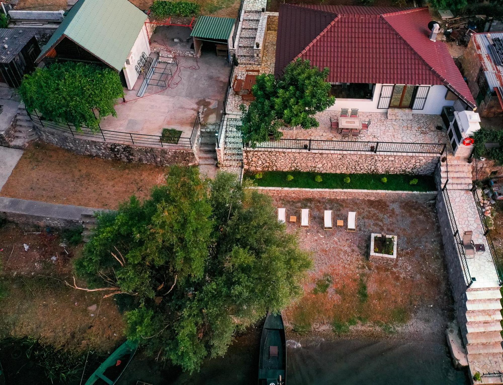 Luxury House Lotos Golubovci Exterior foto