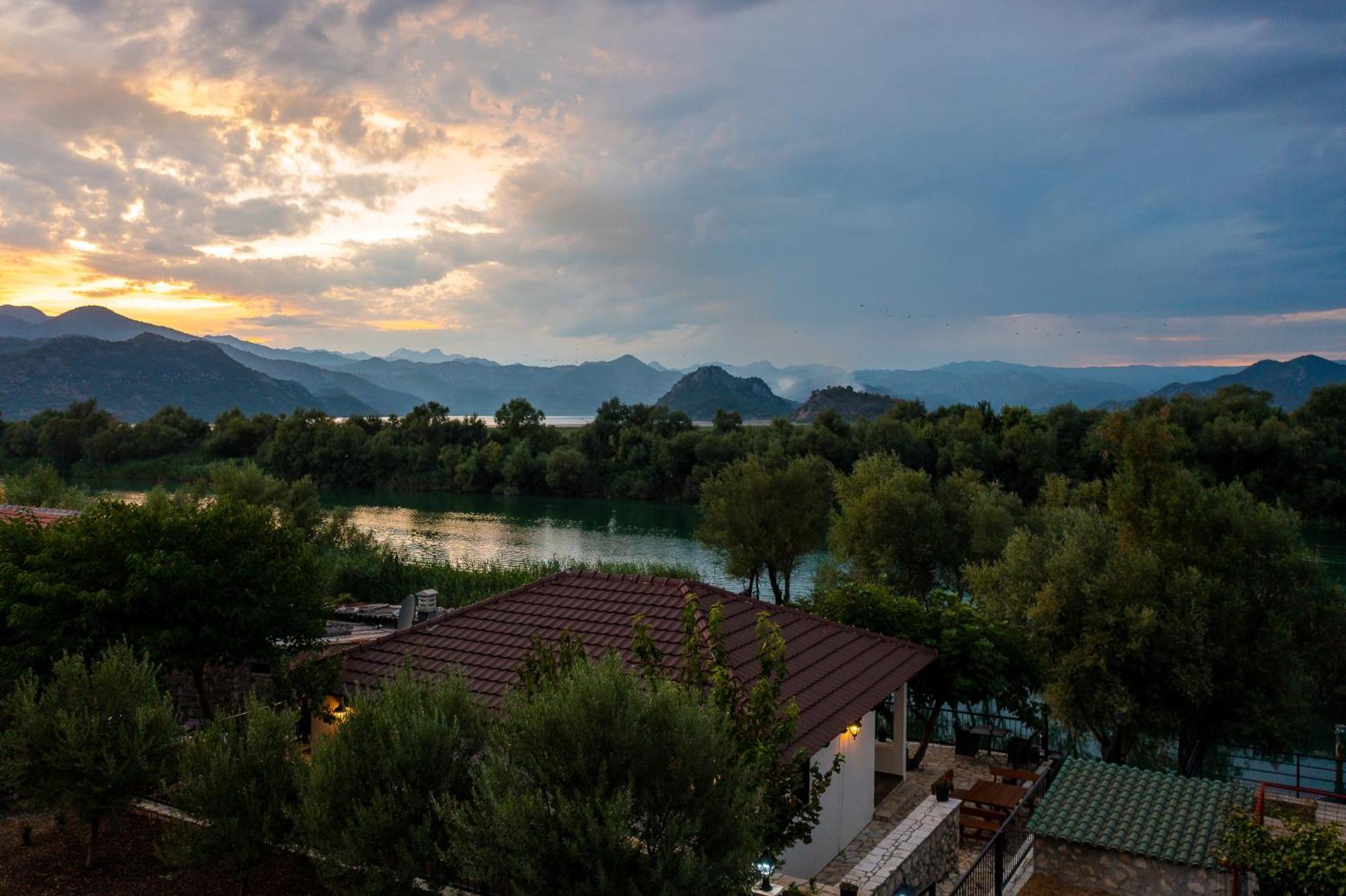 Luxury House Lotos Golubovci Exterior foto